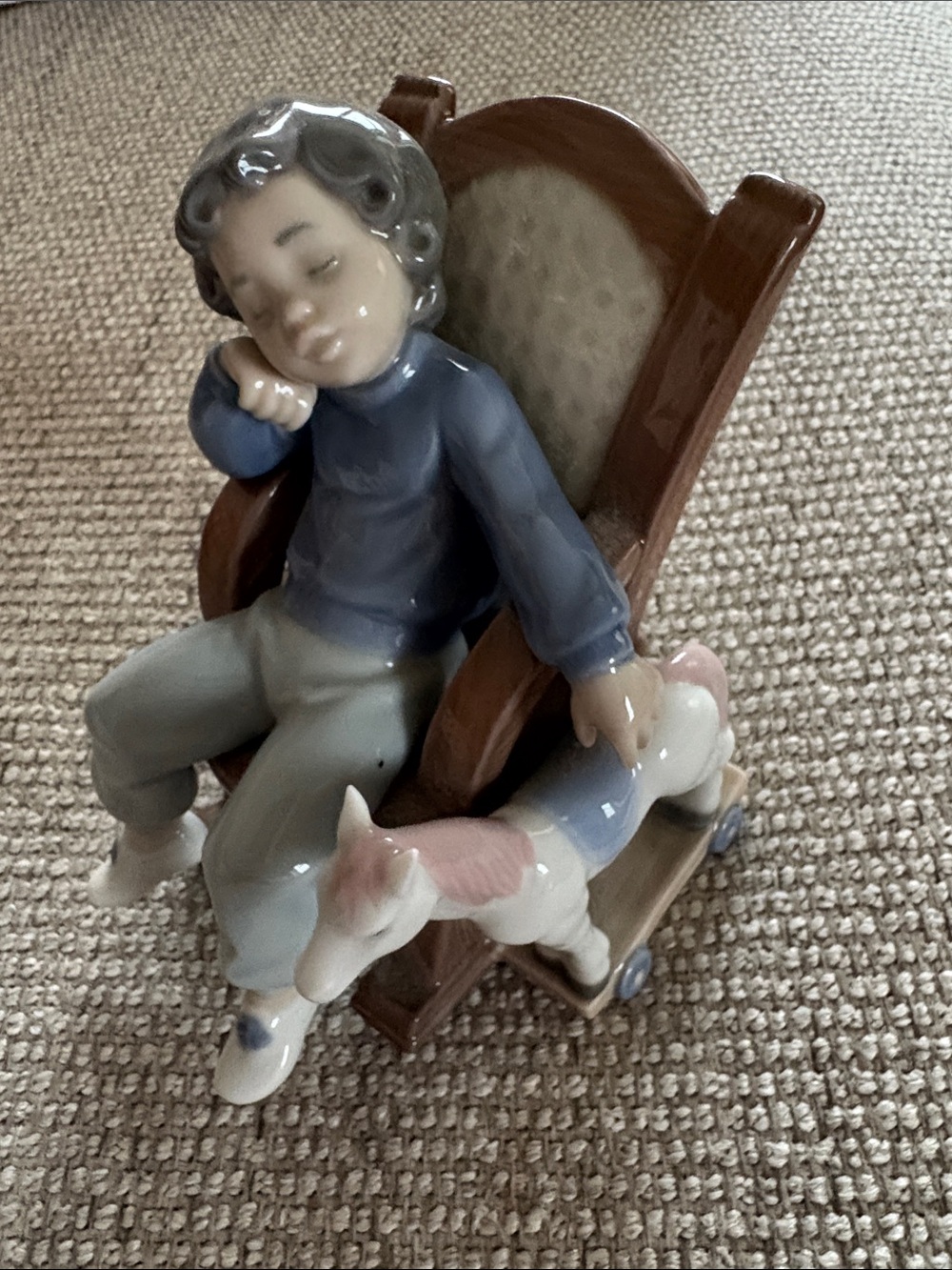 LLADRO - *RARE* NAPPING BOY IN ROCKING CHAIR - Picture 4 of 10